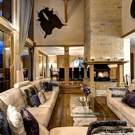 Serena - Luxury 7 Bedroom Chalet, Pool & *
