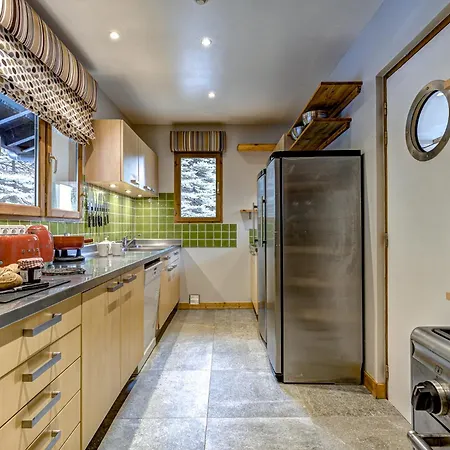 Chalet Serena - Luxury 7 Bedroom Chalet, Pool & Les Houches